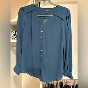 Ann Taylor v-neck refined button placket front